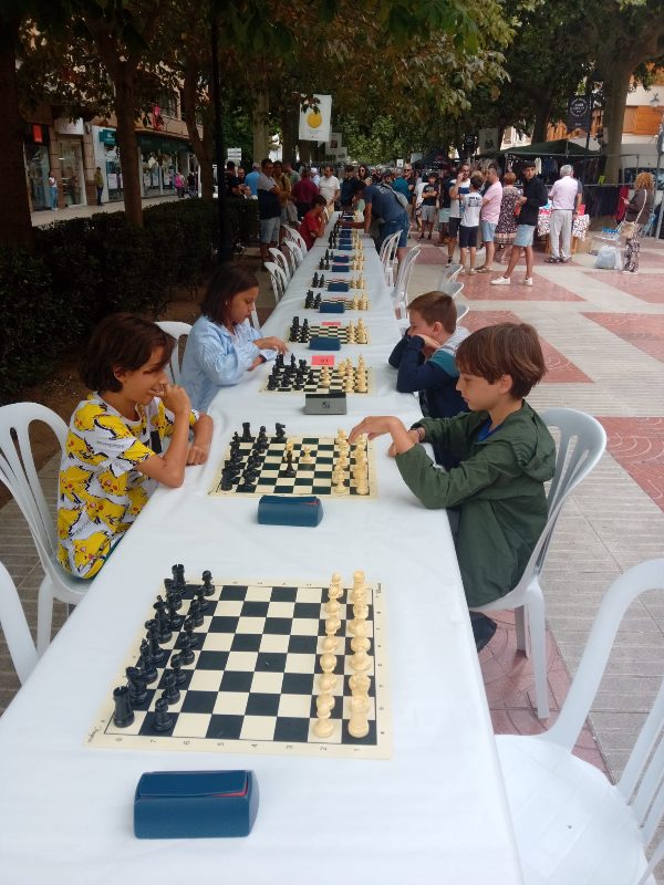 Participantes preparándose para el Torneo Blitz